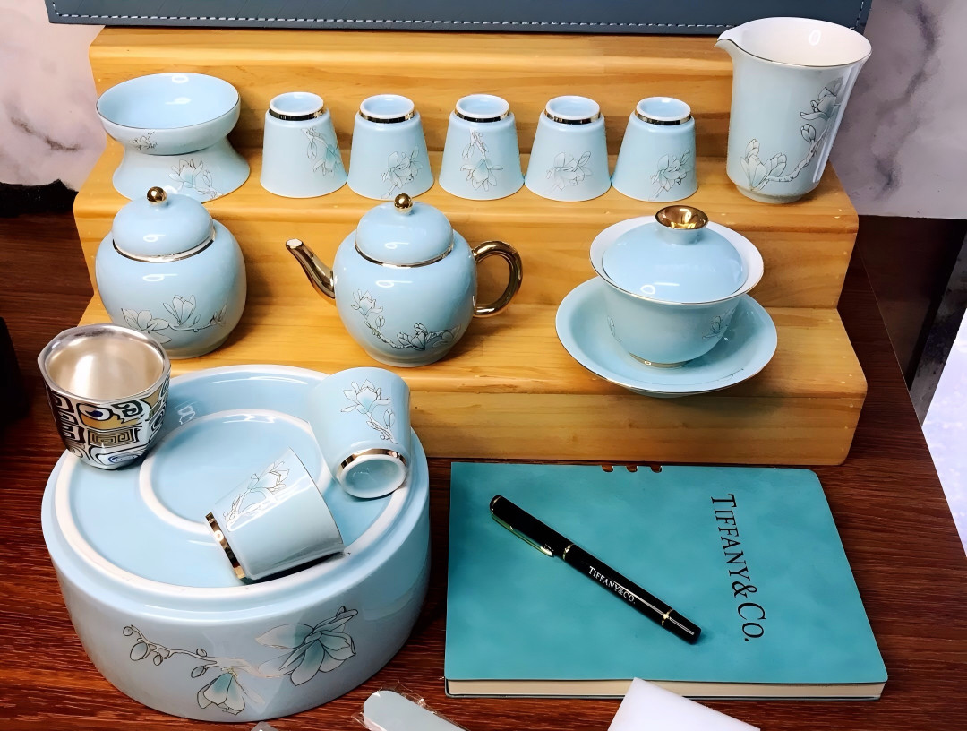 Tiffany 23-Piece Tea Set in High-Quality Leather Case