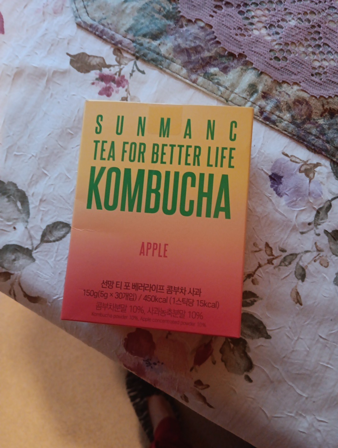 Kombucha: Recipes for Naturally Fermented Tea Drinks. Make at Home Apple Flavor