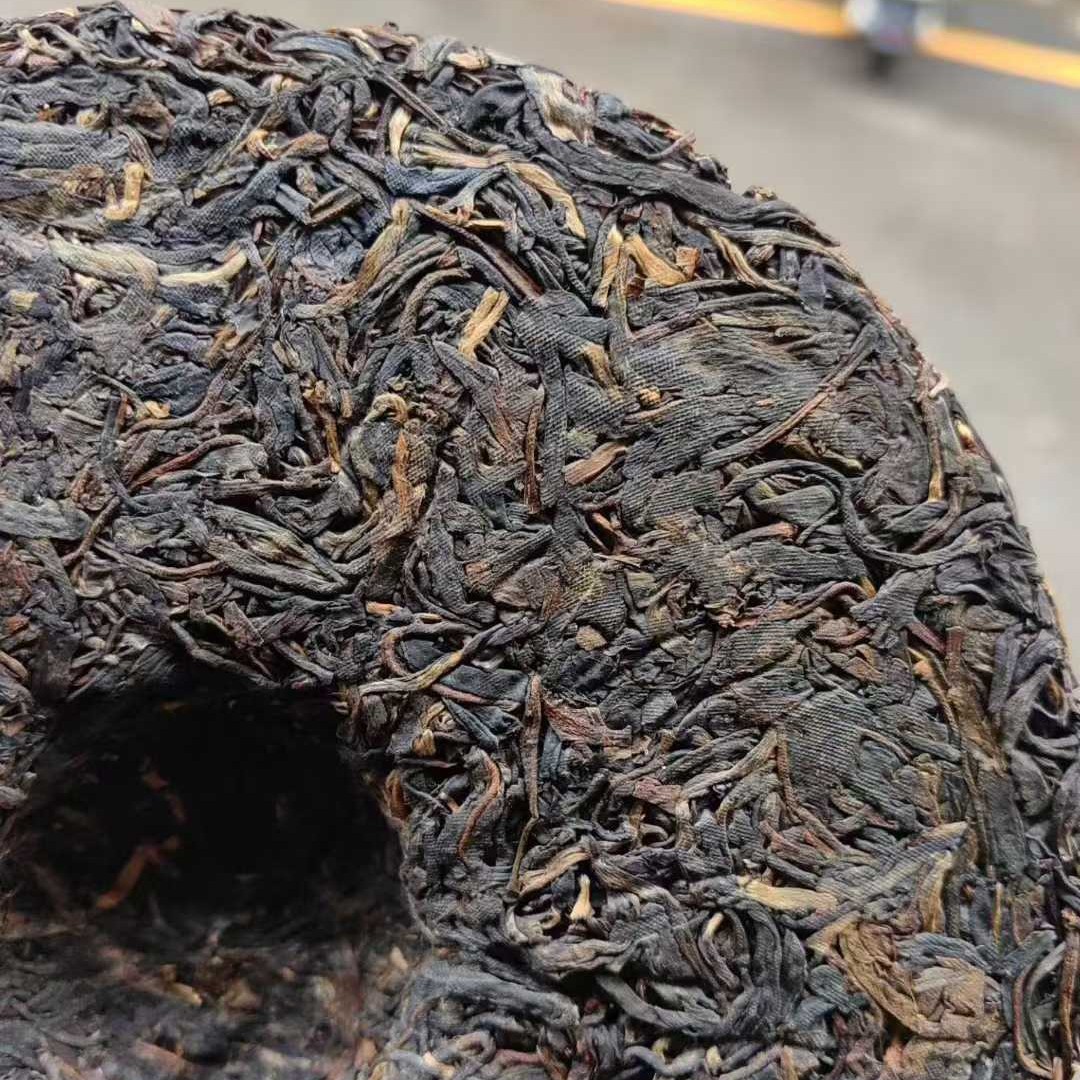 2004 Spring Ming Tea Factory Banzhang “Big Cabbage” Raw Pu-erh Cake 357g