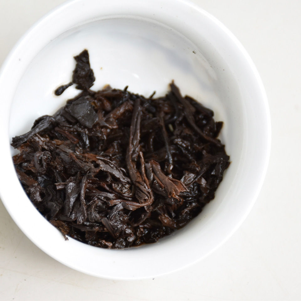 Yi Dai Zong Shi * 2021 Haiwan Old Comrade Premium Ripe Pu’er Shu Puer Tea 357g