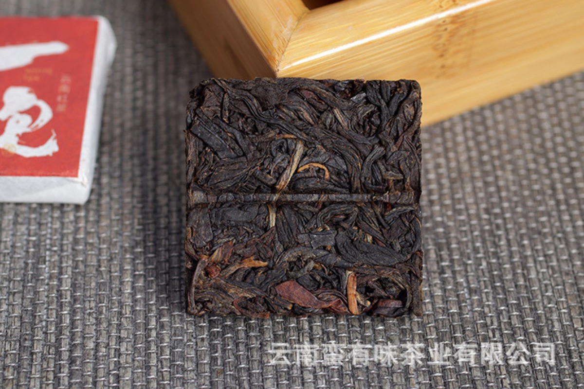 500g Yunnan Fengqing Ancient Tree Dian Hong Bulk Black Tea Small Square Pieces