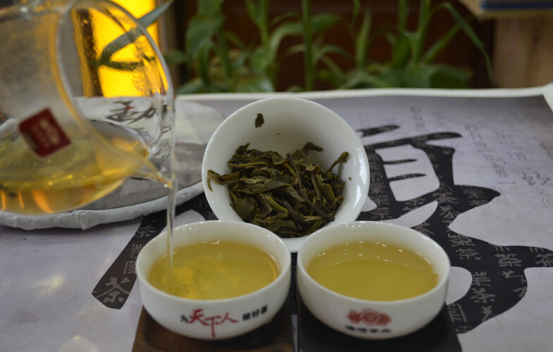 Menghai Chun Xiao * 2014 HAIWAN Old Comrade Pu-erh Tea Cake 357g Puer Raw Pu’er