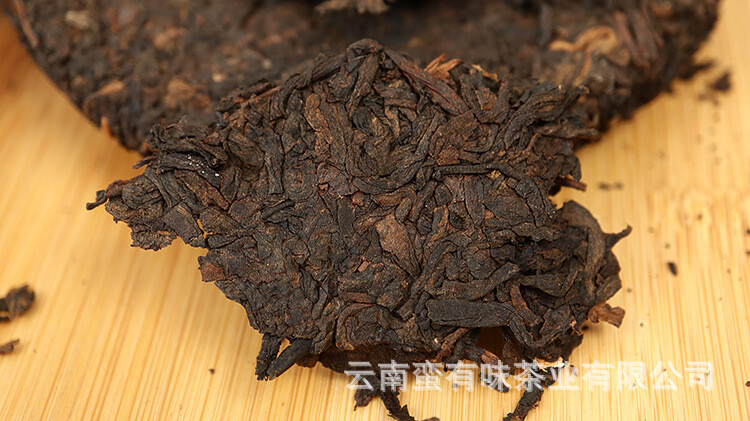 100g Yunnan Menghai Ripe Pu’er Tea Golden Needle White Lotus Ripe Cake Palace