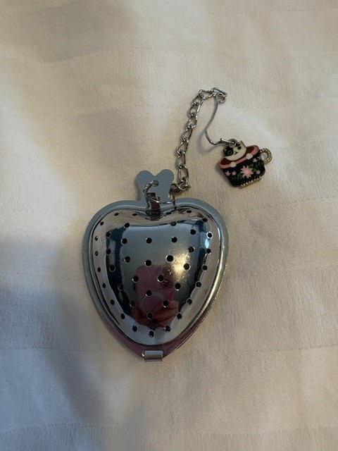 Heart-shaped cat-themed Tea Ball