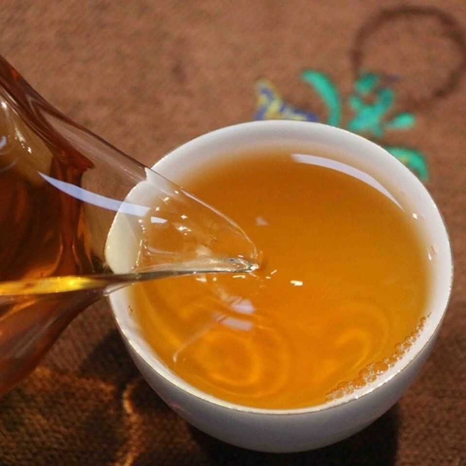 2004 Chun Ming Gold Award Thousand-year Old Tree Yiwu Pu-erh Tea 357g Raw