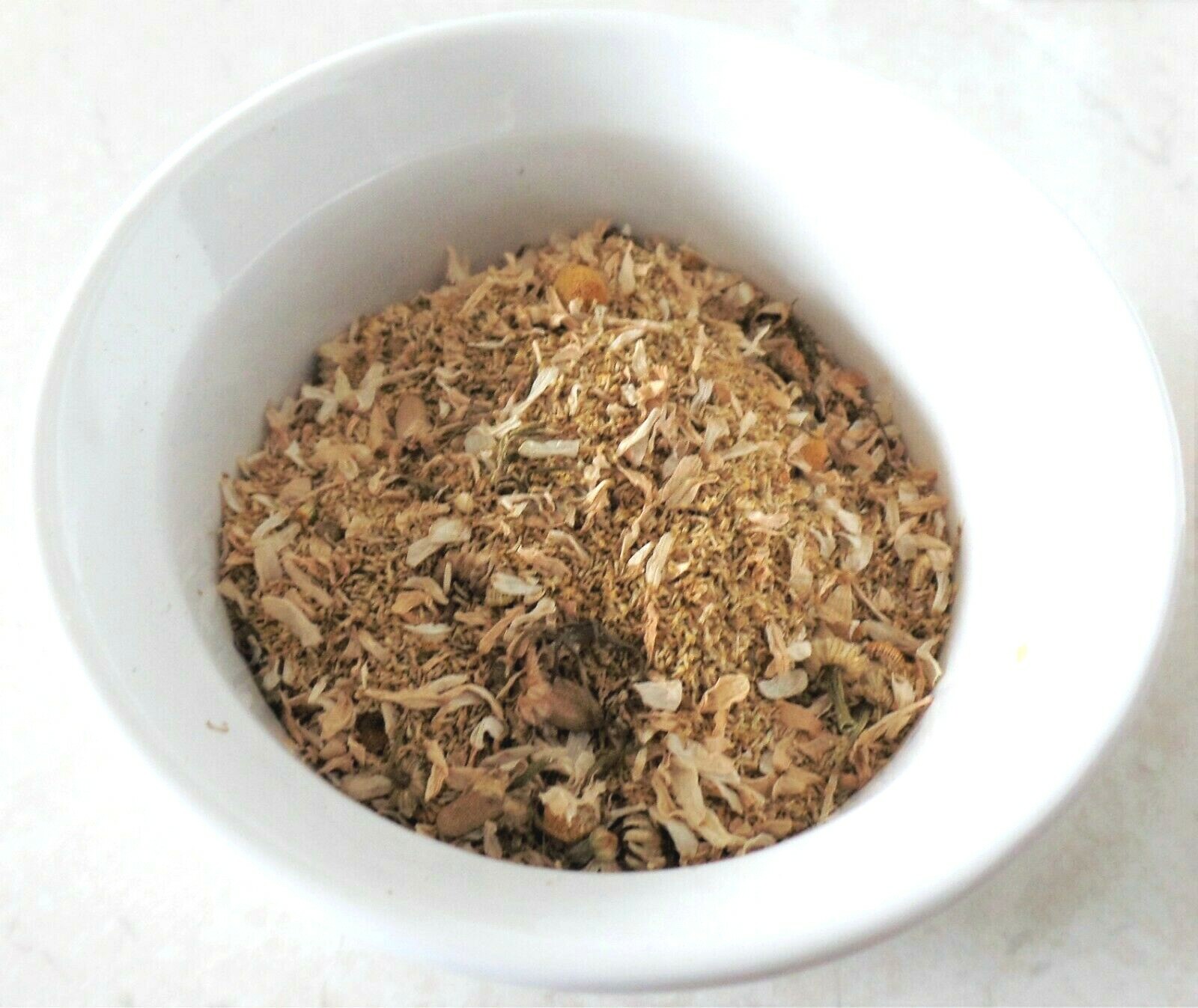 GERMAN CHAMOMILE DRIED BROKEN EGYPT 1 OZ – 16 OZ RECLOSABLE BAG/S