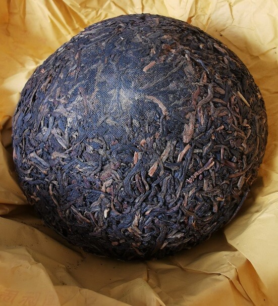 One piece of 2007 Xiaguan 下関 200g green box raw Tuocha 生沱茶 (普洱) raw pu’er tea