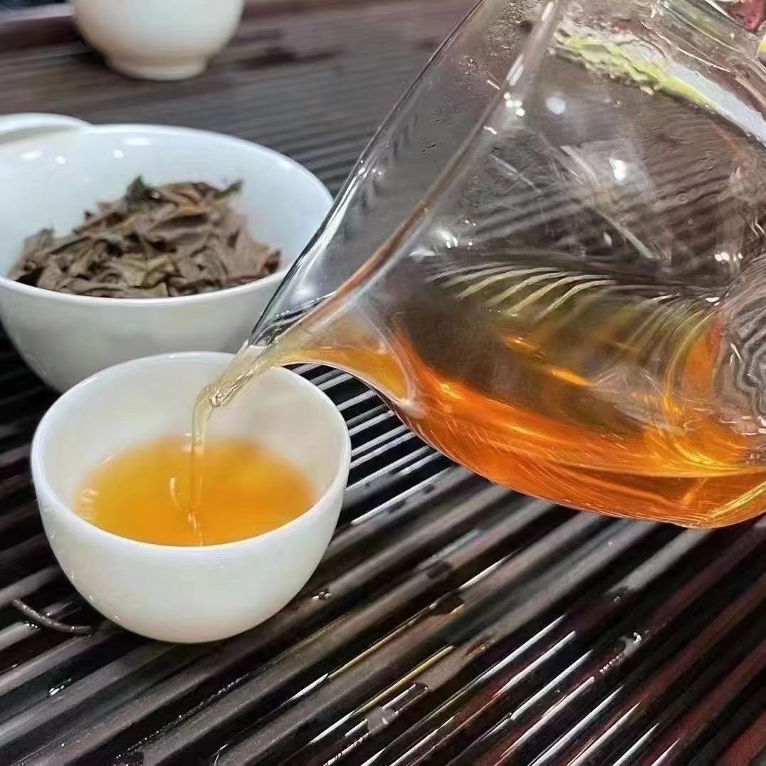 2004 Yiwu Old Pu-erh Raw Tea Cake Wild Aged Puer Cake Tea 357g Yunnan Puerh Tea