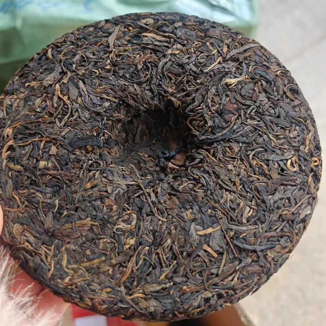 Chen Kuan Ji Vintage Raw Pu-erh Tea Cake (357g)