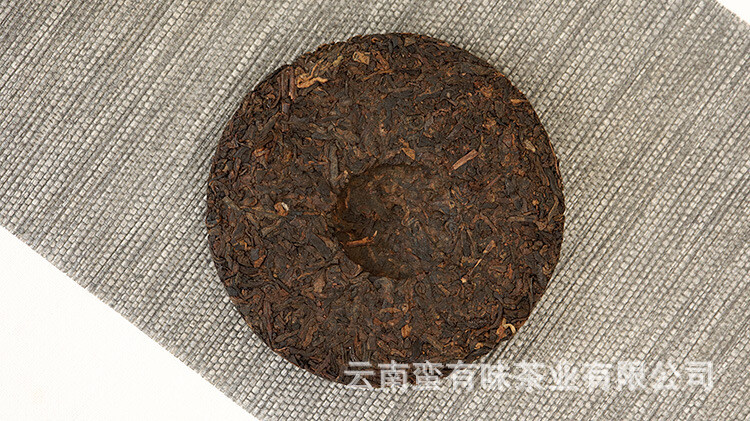 100g Yunnan Menghai Ripe Pu’er Tea Golden Needle White Lotus Ripe Cake Palace