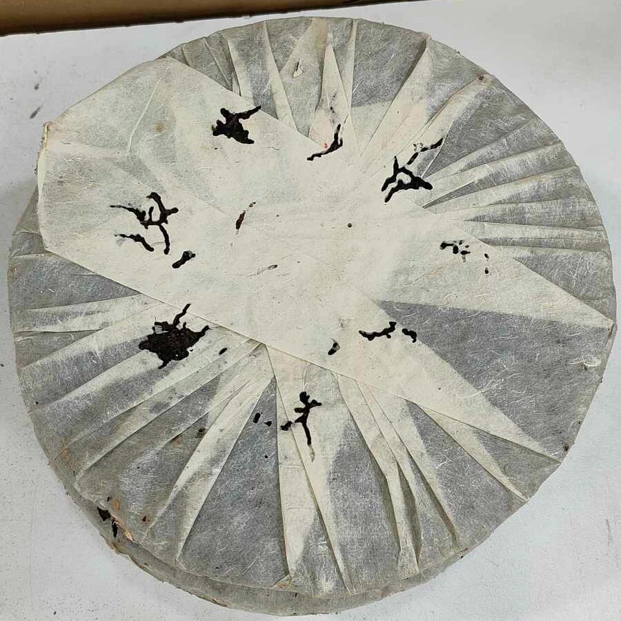 Pu-erh tea,1990s,Customized Tea,八中勐海茶廠,薄棉紙 thin tissue paper,357g,Raw