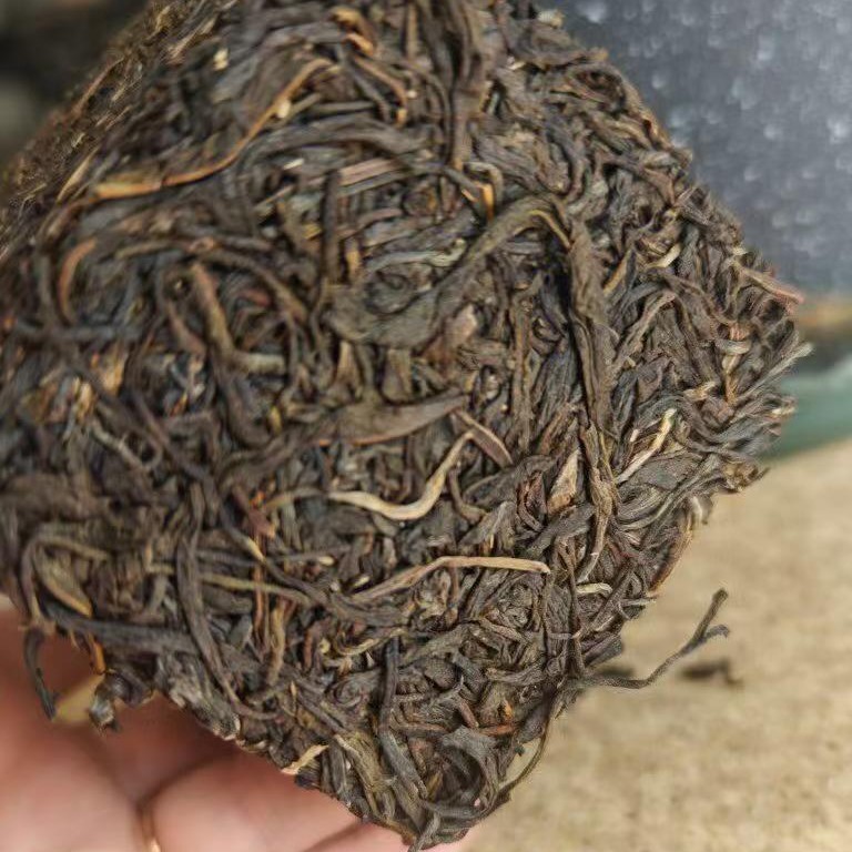 2009 Lao Man’e Sweet Ancient Tree Raw Pu-erh Tea 480g | Aged Sheng Cake