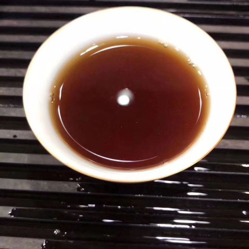 Yunnan Pu’er Raw Tea Brick 1968 Yiwu Puerh Brick Tea Aged Pu-erh Tea 1000g