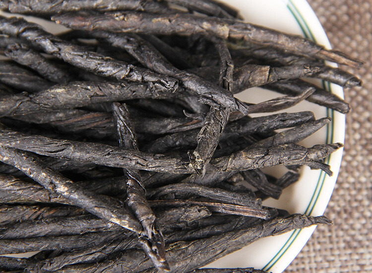 Premium Hainan KU DING Big Leaf Kuding Tea Herbal Tea Bitter Tea China Green Tea
