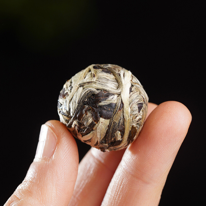 Yunnan Moonlight White Ball Nectar Fragrance Raw Pu Er Tea Yue Guan Bai Long Zhu