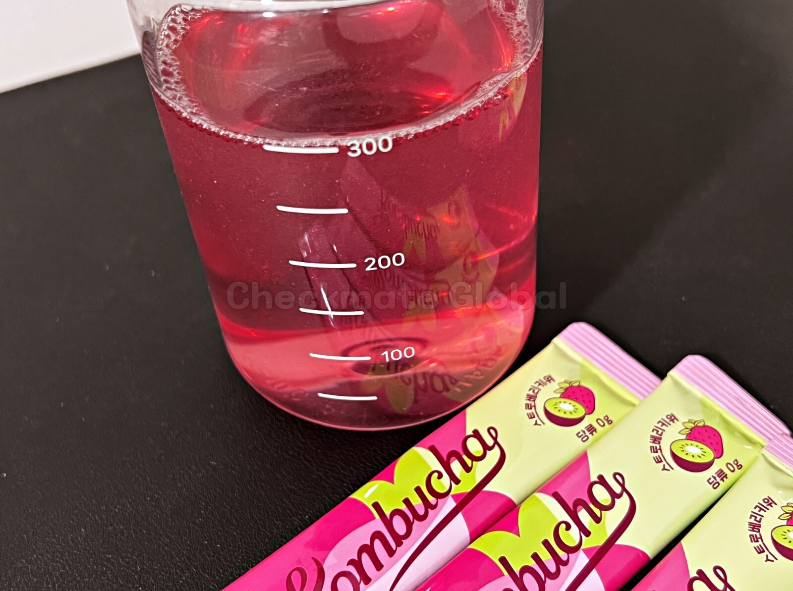 TEAZEN Kombucha Strawberry Kiwi 30 Sticks | Sugar-Free Prebiotic