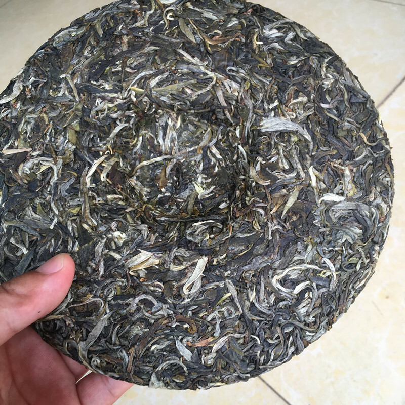 Pu-Erh Tea Organic Menghai Spring Raw Green Tea Healthy Drink 357g Cake
