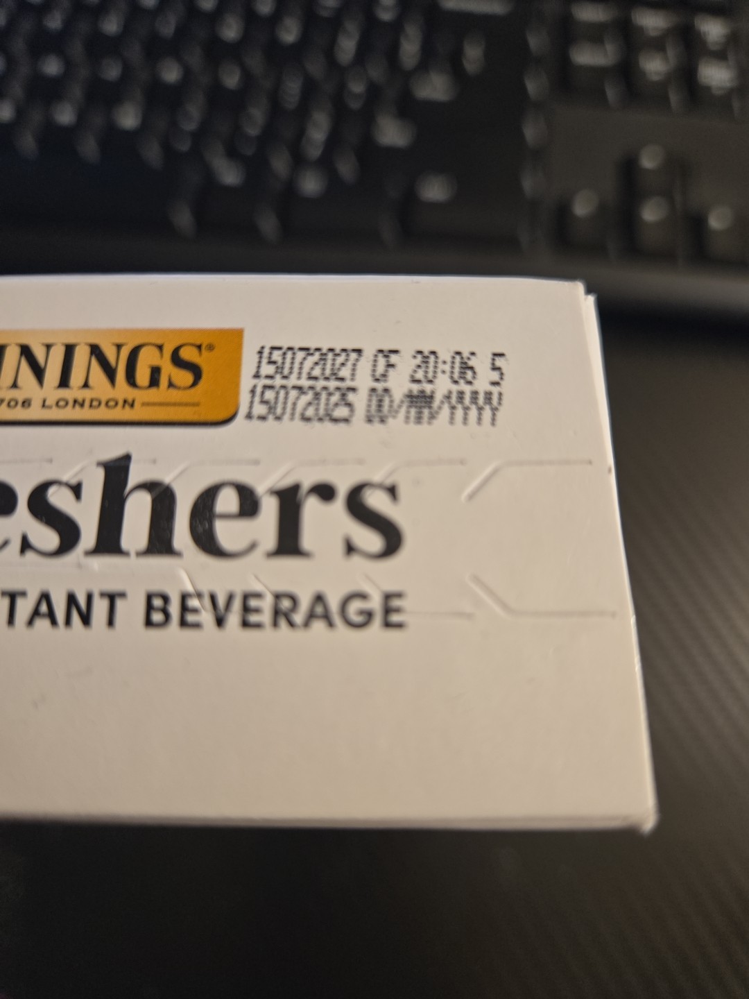 Twinings Strawberry Raspberry Refreshers Exp: 07/2027