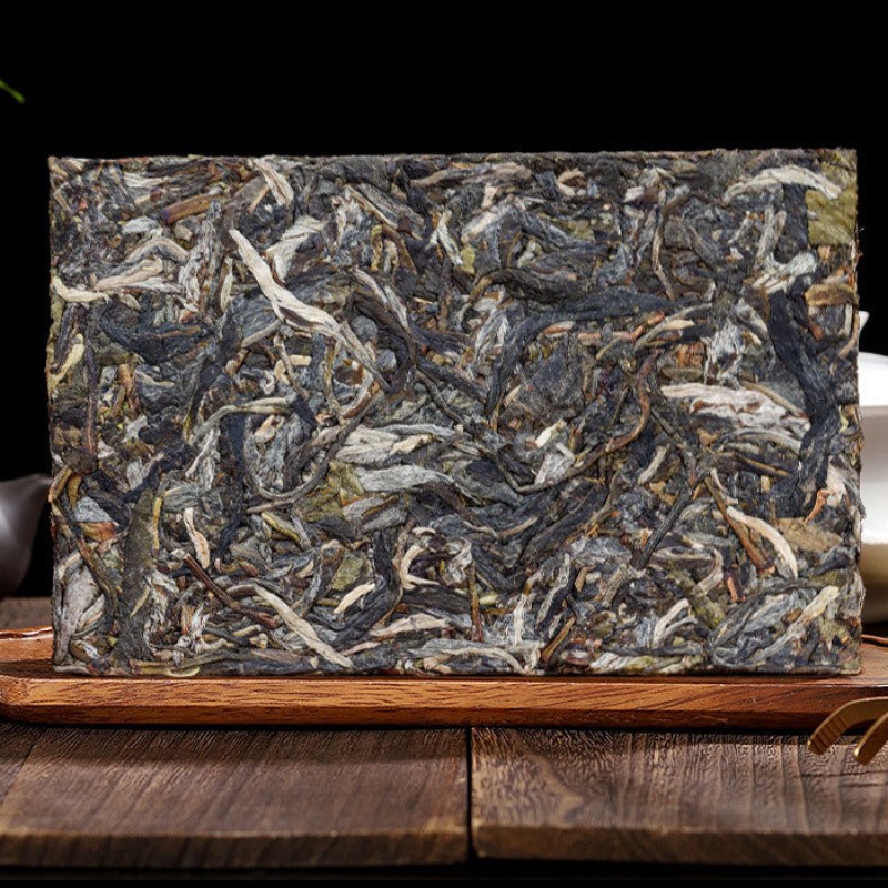200g Authentic Yunnan Ancient Tree Jin Jiang Tea King Pu’er Tea Raw Tea Bricks