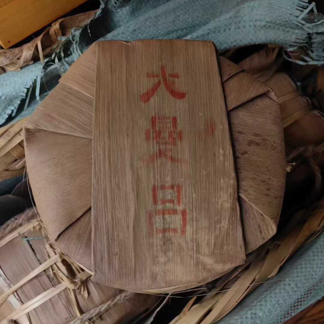 2004 Pu-erh Raw Tea Cake – Da Manlü Wild Ancient Tree Tea from Yunnan, 357g