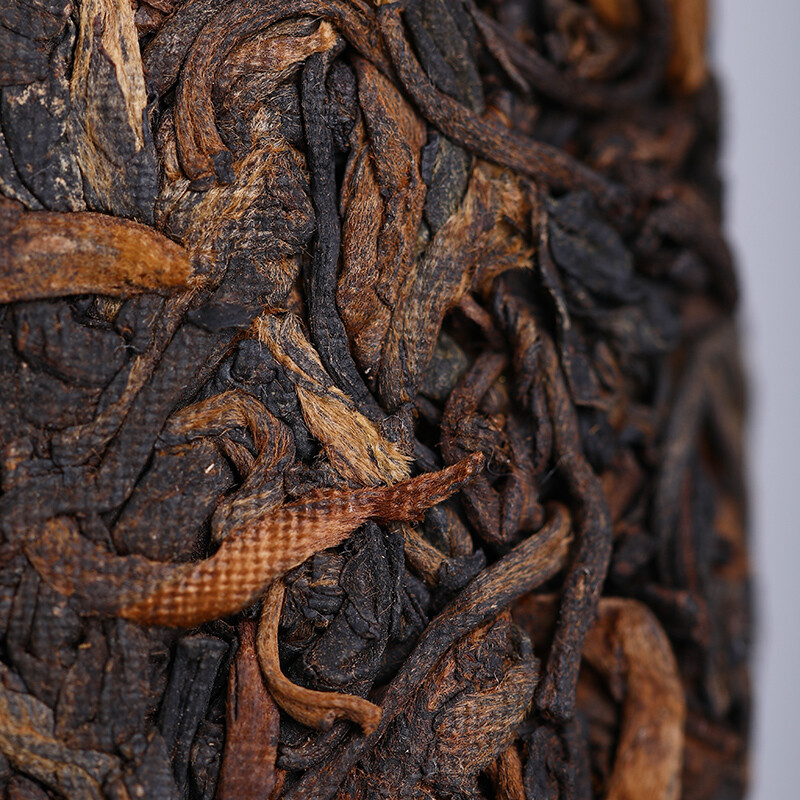Remote Mountains Old Tree Tea * 2019 Haiwan Old Comrade Ripe Pu’er Tea Cake 500g