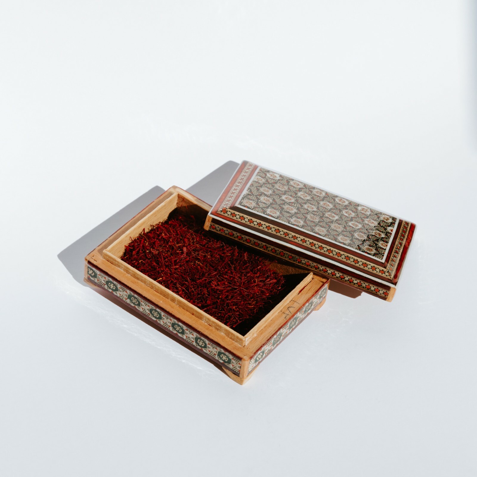 Saffron Tea | Delighted Tea (Ceylon Tea – Green Cardamom – Pure Saffron)