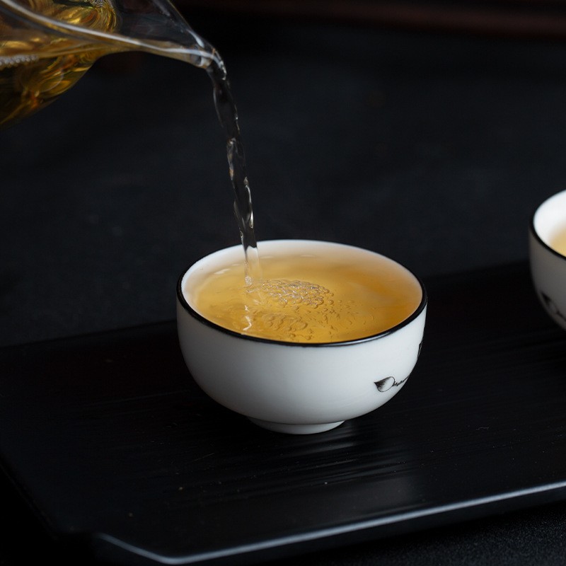 1kg Yunnan White Tea Brick High Mountain Tea Ancient Tree Tea Fruity Floral