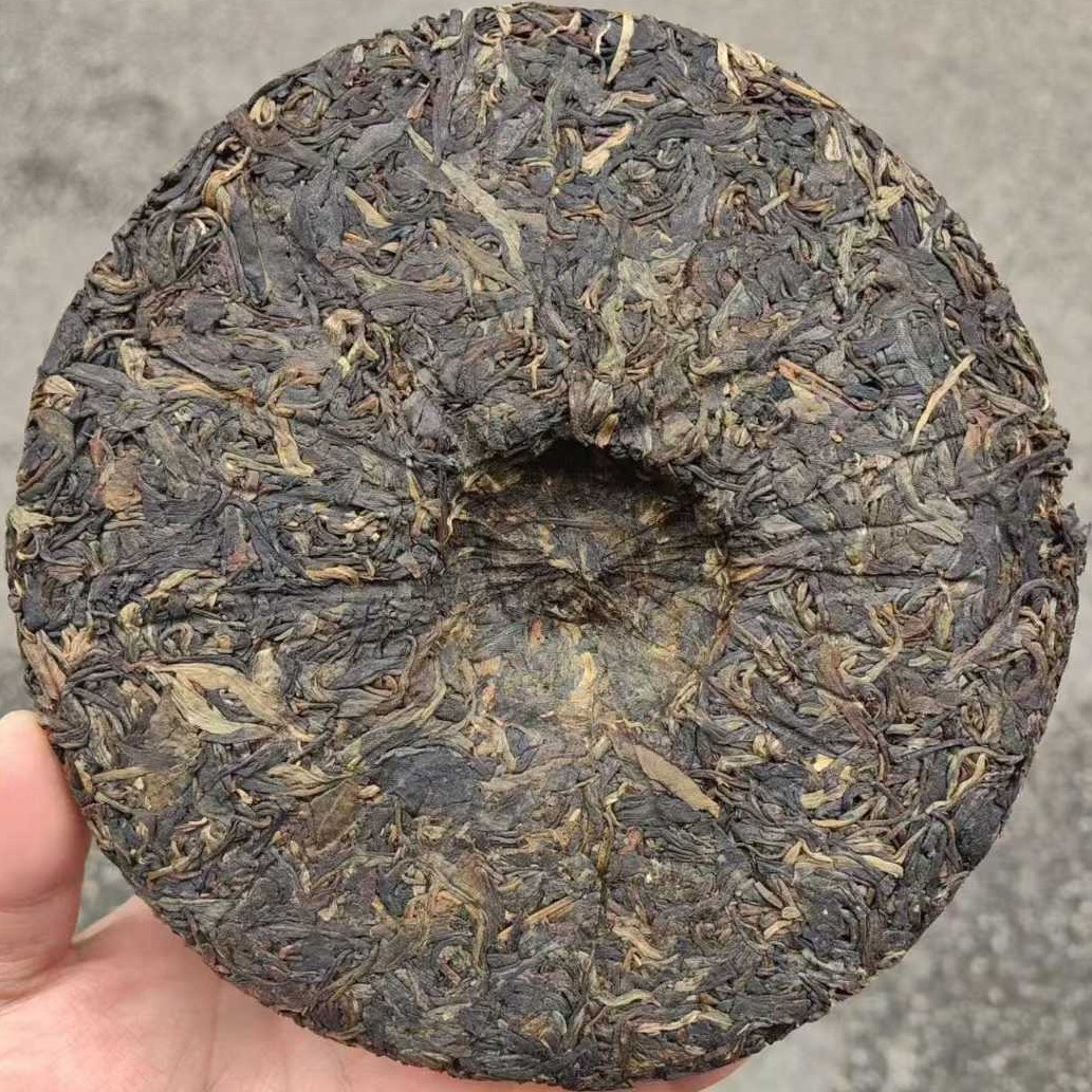 2004 Pu-erh Raw Tea Cake – Da Manlü Wild Ancient Tree Tea from Yunnan, 357g
