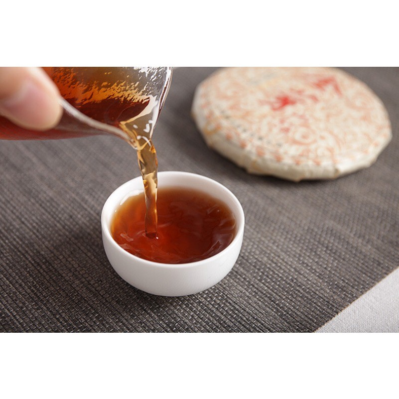 Yunnan Raw Material Puerh Cake Tea Golden Bud Small Cake Palace Ripe Tea 100g