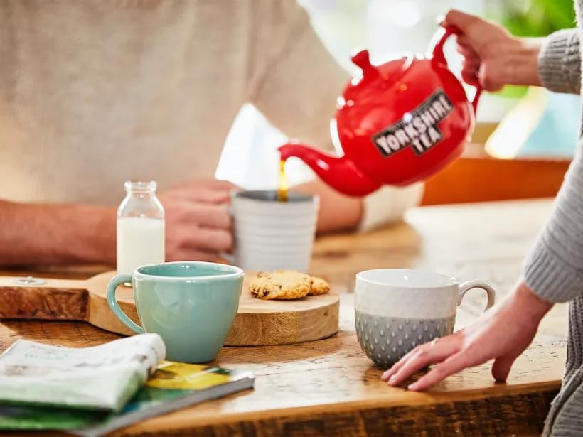 Yorkshire Tea, Red, Black Tea, Loose Leaf, Kilo Bag 35.27 Ounces, Refreshing,…